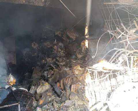 Incêndio atinge prédio abandonado na Cidade Nova