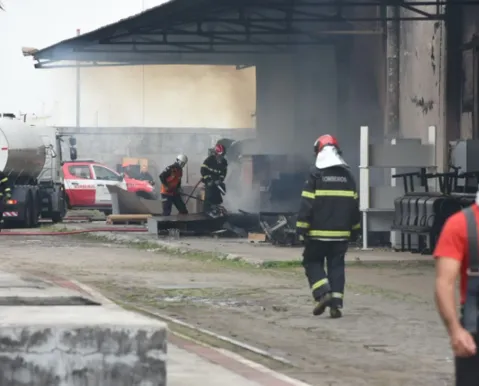 Incêndio destrói galpão e arquivos do TJ do Espírito Santo