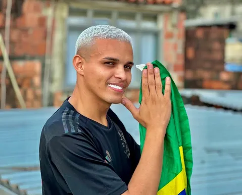Influenciador escapa de queda de helicóptero no Rio por compromisso - Imagem