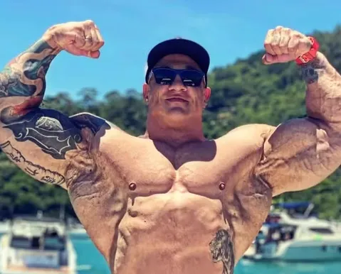 Influenciador se envolve em acidente com carro de luxo e deixa feridos