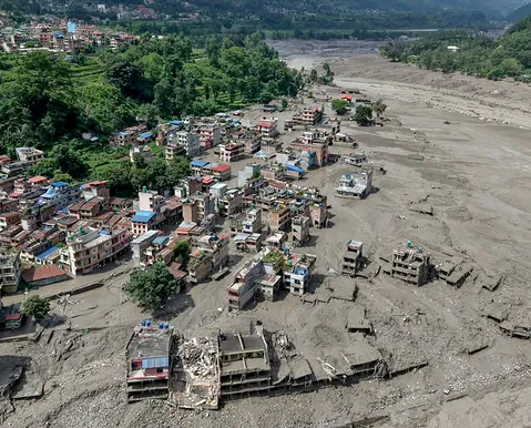 Inundações deixam 19 mortos e 384 turistas desaparecidos no Nepal