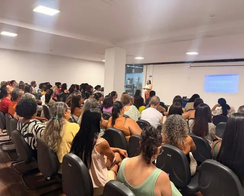 Itabuna inicia em setembro pagamento de bolsa para alunos da EJA e mães solo