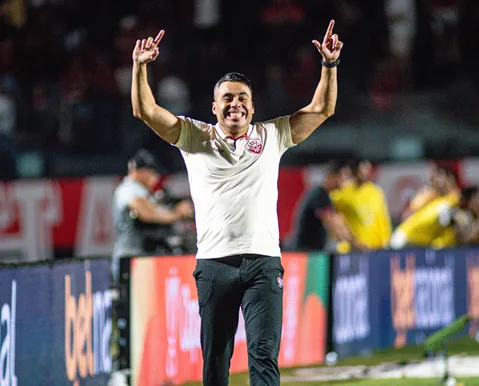 Jair provoca Athletico após goleada e aponta "mudanças pra frente" - Imagem
