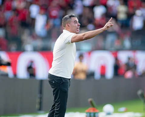 Jair Ventura lamenta revés no BaVi e explica escolhas no time titular do Vitória