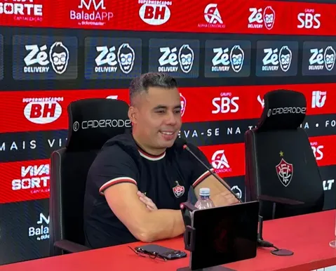 Jair Ventura nega desrespeitar Botafogo em confusão com Arthur Cabral
