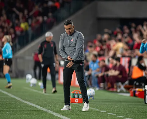Jair Ventura vê "totais condições" de aplicar virada sobre o Athletico