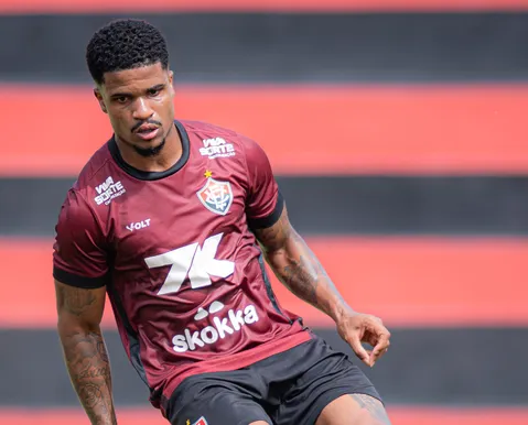 Jamerson revela como se sente em atuar improvisado na direita