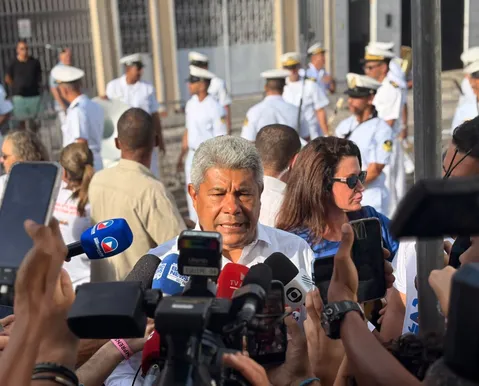 Jerônimo exalta protagonismo de "pessoas comuns" no 2 de Julho