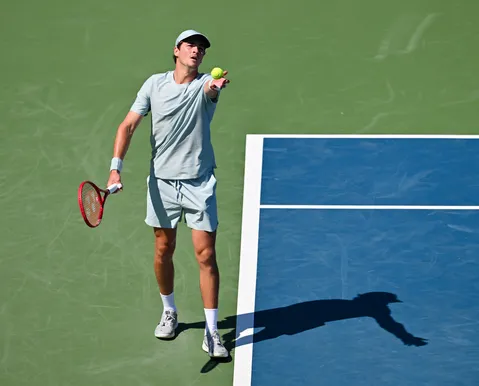 João Fonseca vence Tsitsipas e avança para a 3ª rodada no Masters de Montreal