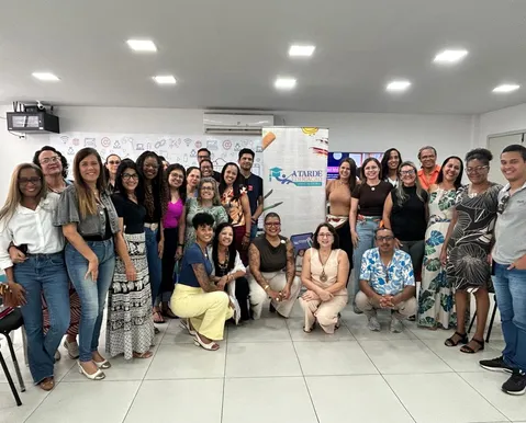 Jornal é aliado da alfabetização, apontam educadores em formação