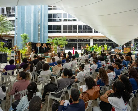 Jovens e especialistas discutem comunicação e emergência climática