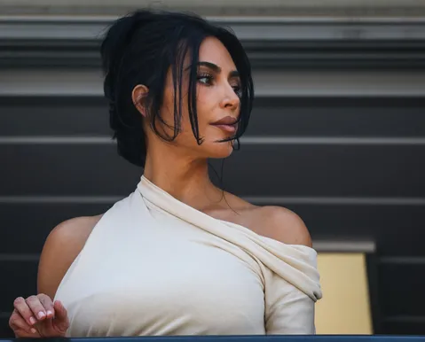 Kim Kardashian vai ao GP de Mônaco assistir corrida de Lewis Hamilton