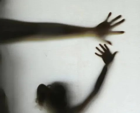 Laudo aponta que bebê morreu por asfixia e descarta violência sexual - Imagem