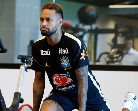 Lesionado, Neymar acompanha delegação do Brasil para estreia na Copa