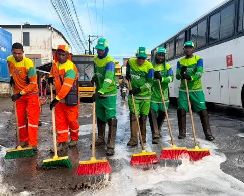 Limpurb intensifica limpeza em Paripe com ação contra a dengue