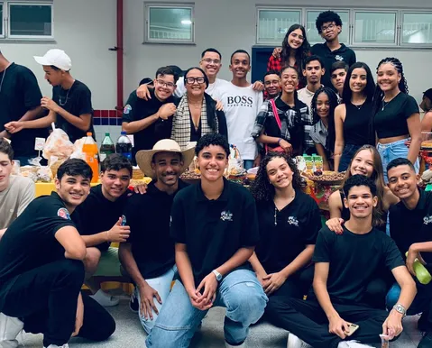 Livro criado por alunos baianos reserva histórias de Mairi