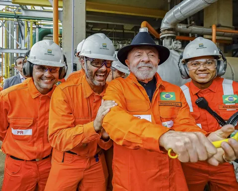 Lula comemora aprovação do fim da escala 6x1: "Conquista civilizatória"
