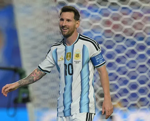 Lula diz que gostaria de "contratar" Messi para a Seleção Brasileira