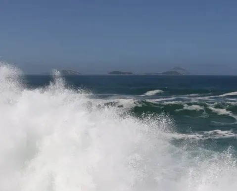 Marinha emite alerta de ressaca para cidades do litoral baiano