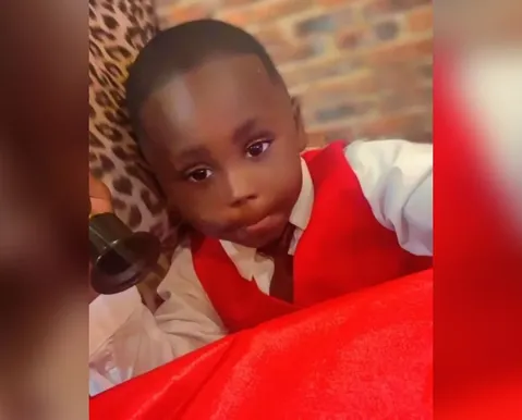 Menino de 2 anos é atingido por tiro disparado por primo de 4 anos