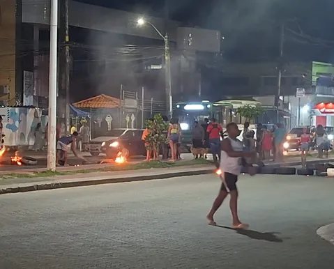 Moradores de São Cristóvão protestam e fecham pista após morte de trabalhador - Imagem