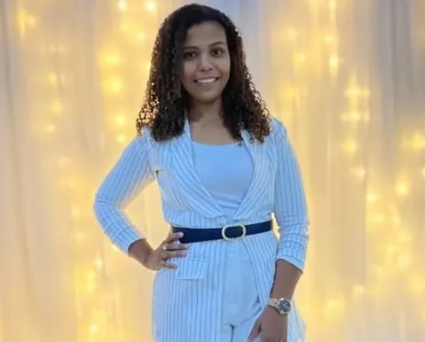 Mulher em bicicleta elétrica morre atropelada por carreta - Imagem