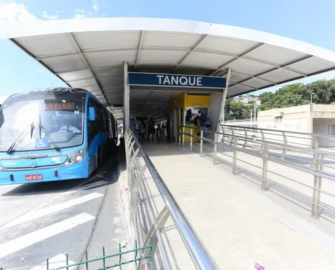 Mulher morre após ser atingida por roda de ônibus do BRT
