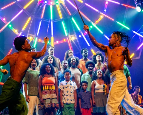 Musical "Domingo no Parque" estreia curta temporada em Salvador; veja - Imagem