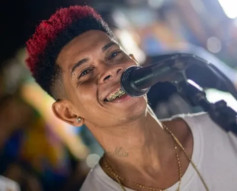 Músico que estava com Zau O Pássaro recebe alta 1 mês após acidente