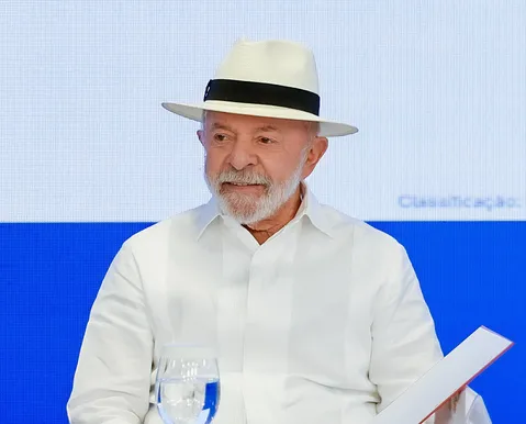 Na Bahia, Lula defende PEC 5x2 no Senado e crava: "Vamos aprovar".