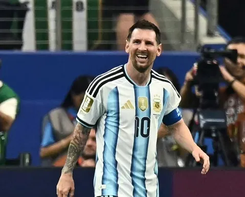 Na briga pela artilharia da Copa, Messi será reserva contra Jordânia