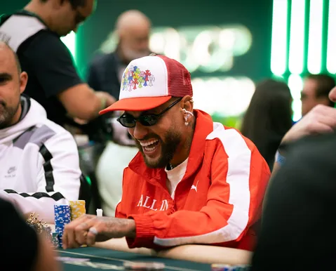 Neymar participa de torneio de pôquer pelo 2º dia consecutivo
