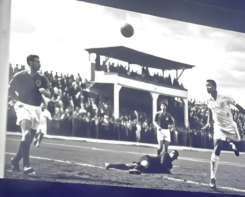 Nunca gravado, gol mais bonito de Pelé é recriado pelo Gemini; assista prévia
