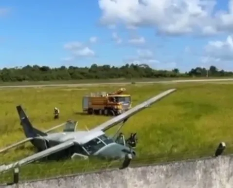 Oito voos são cancelados após avião da FAB sair da pista durante pouso na Bahia