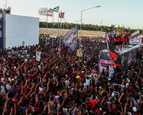 Organizada do Vitória convoca AeroNego antes de viagem para Curitiba