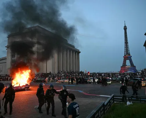 Paris vive noite de tensão após título do PSG; 280 pessoas são presas