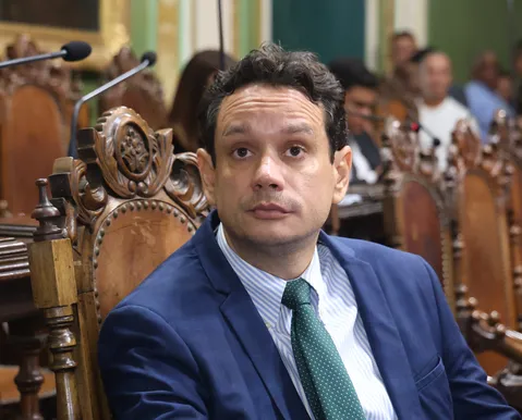 Partidos da federação tentam barrar candidatura de André Fraga à Alba
