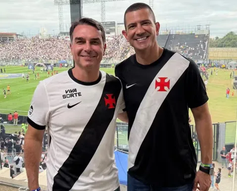 Pé frio? Flávio Bolsonaro é vaiado na derrota do Vasco por 3 a 0