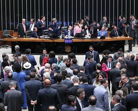 PEC que reduz maioridade penal para 16 anos avança na Câmara - Imagem