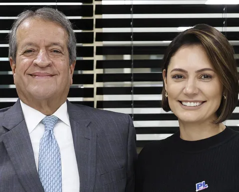 PL tenta convencer Michelle a ajudar campanha de Flávio Bolsonaro - Imagem