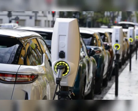 Pontos de recarga para carros elétricos podem virar regra em hospitais e mercados da Bahia