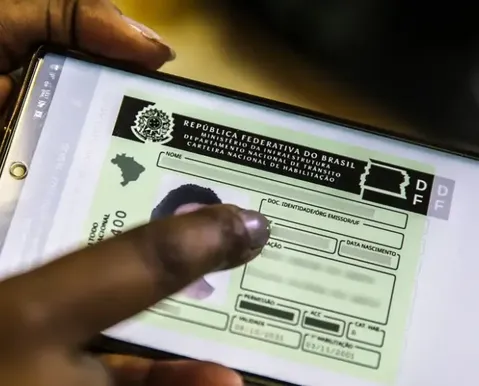 Prática comum no trânsito pode resultar em multa e pontos na CNH