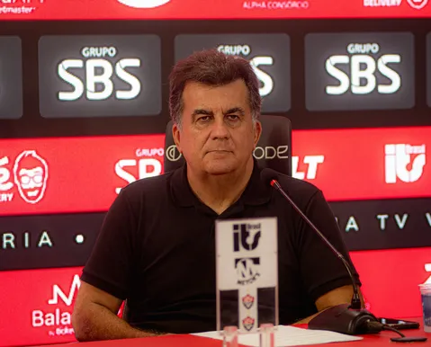 Presidente exalta vitória contra o Vasco e comenta mercado da bola