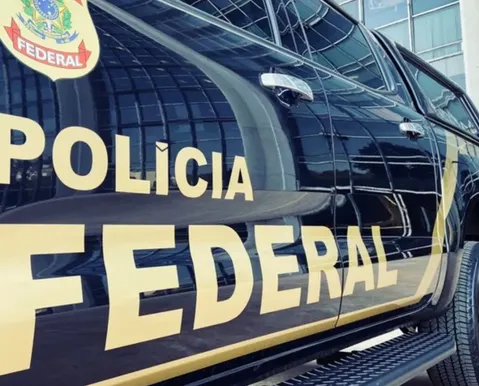 Preso em Portugal por estupro na Bahia chega a Salvador após extradição