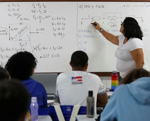 Professores da Bahia terão mais de R$ 100 milhões em abono