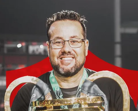 Profissional de futebol deixa o Vitória e acerta com clube inglês