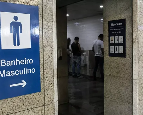 Projeto mira 'banheirão' e prevê aumento de pena para até cinco anos de prisão