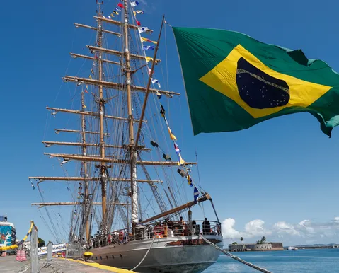Queda no fluxo de passageiros e consumo de energia freiam economia de Salvador