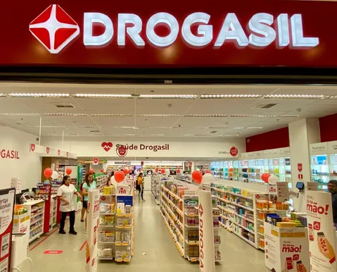 Rede de farmácias põe fim à escala 6×1 em todas as lojas do Brasil