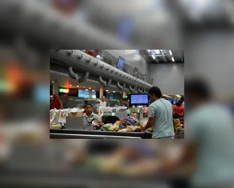Rede de supermercados encerra recuperação judicial após fechar 300 lojas